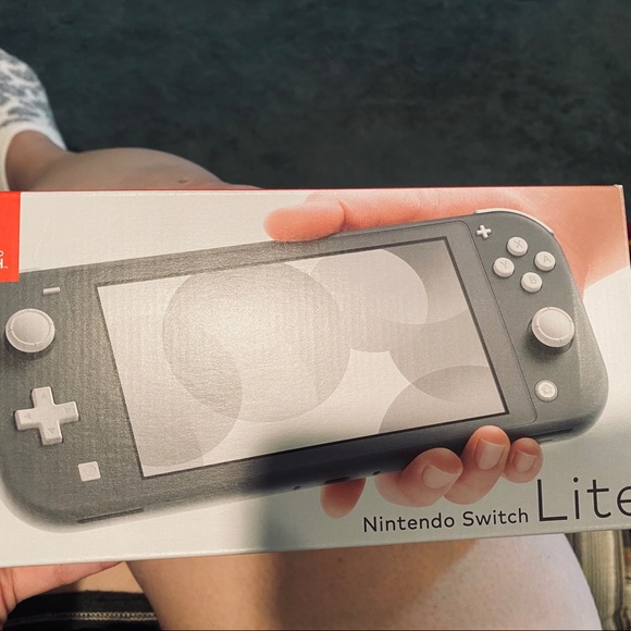 Grey Nintendo Switch Lite - Picture 8 of 16